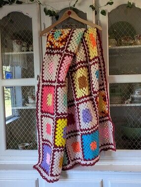 💟🌼VTG Handmade Multicolor Crochet Granny Square Throw Nostalgic Rainbow Colour